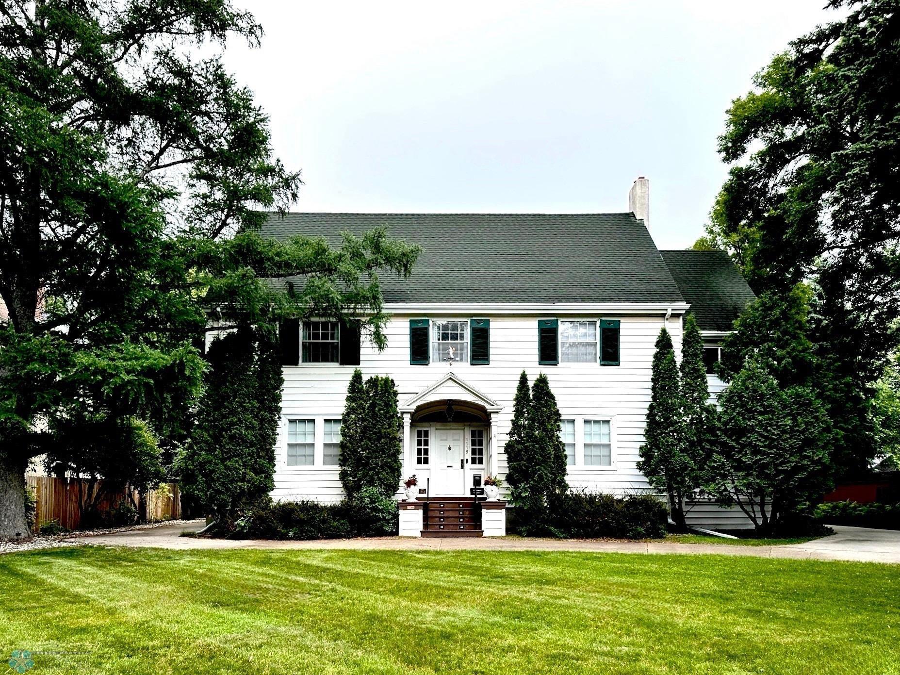 1119  Broadway  N, Fargo, ND