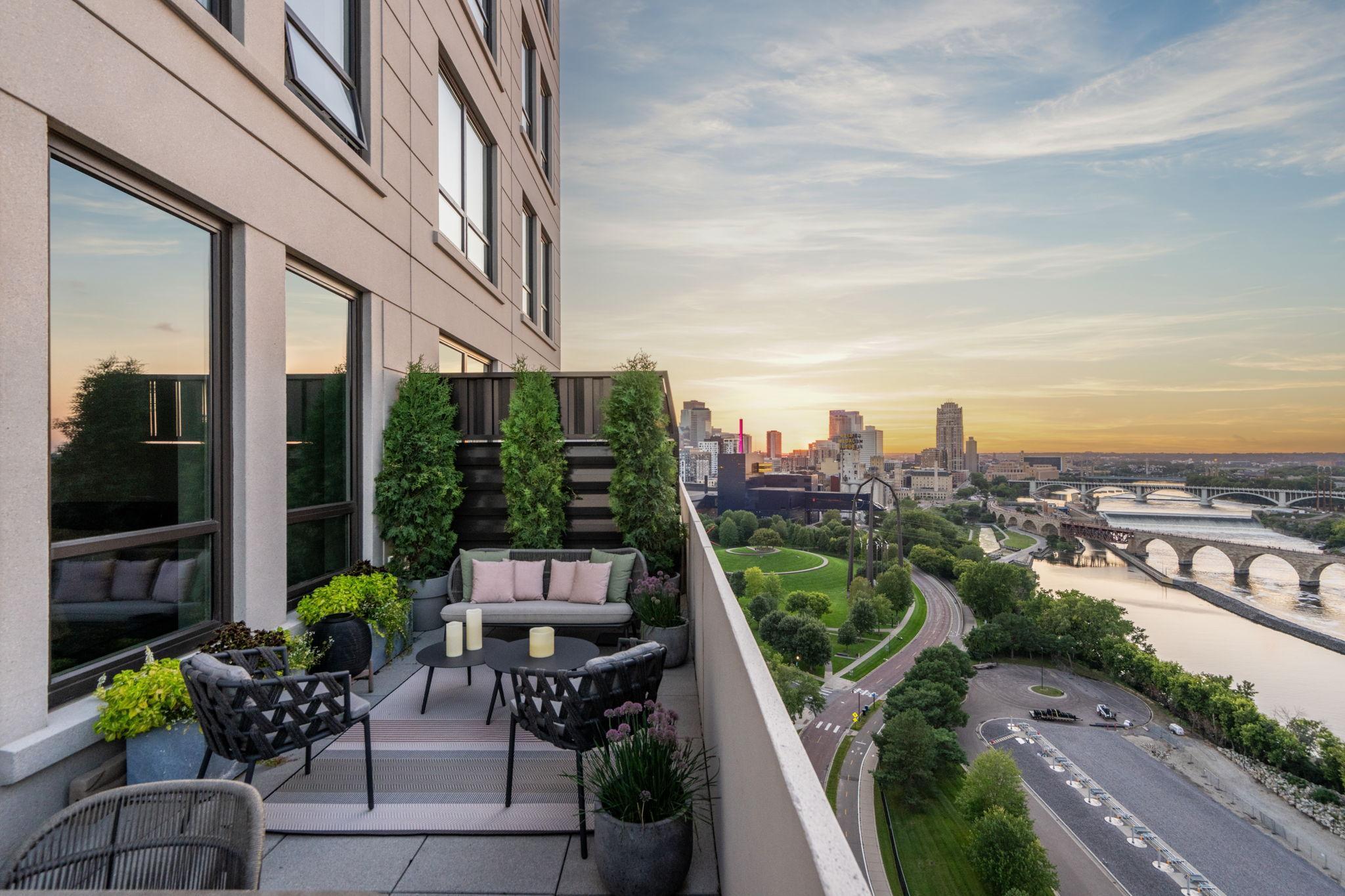 1111 W River Parkway, Minneapolis, MN