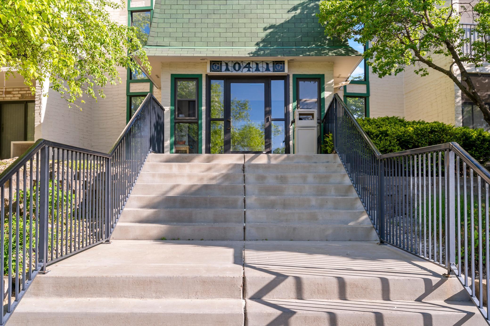 10411  Cedar Lake rd Road, Minnetonka, MN