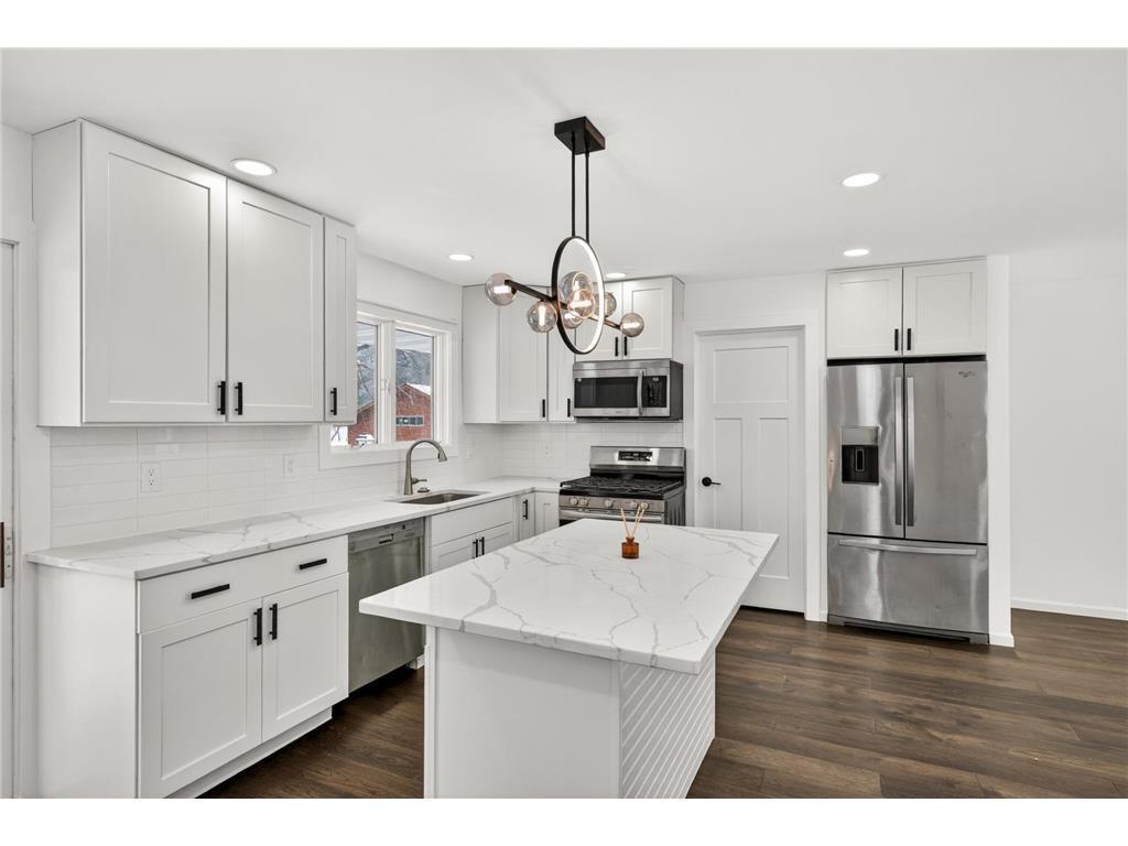 110920  N Oak Knoll Terrace, Hopkins, MN