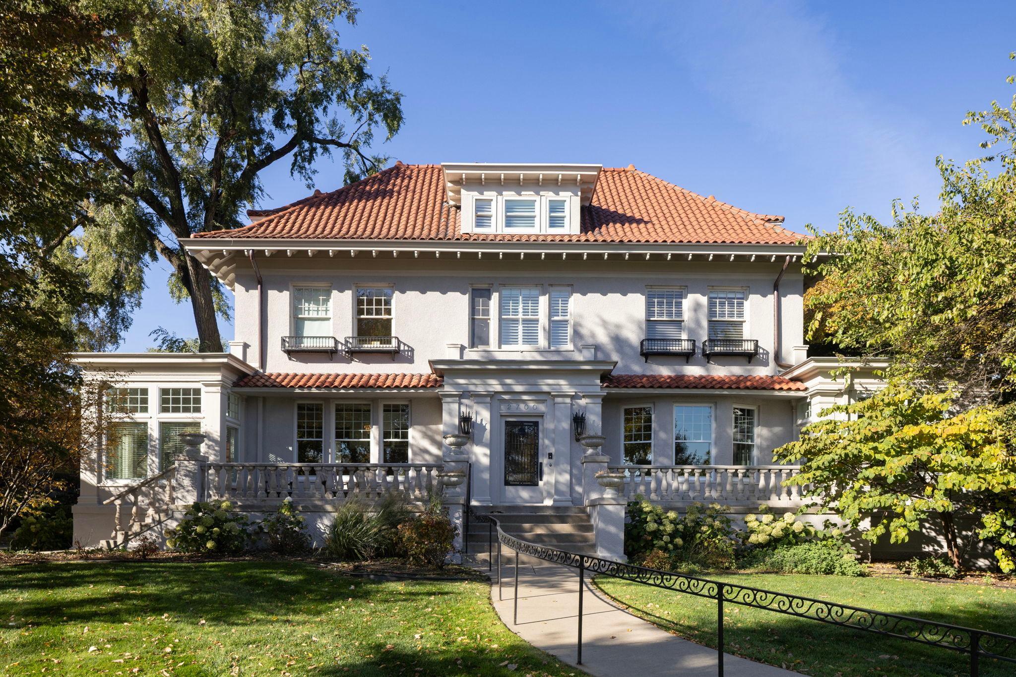 2700 W Lake Of The Isles Parkway, Minneapolis, MN