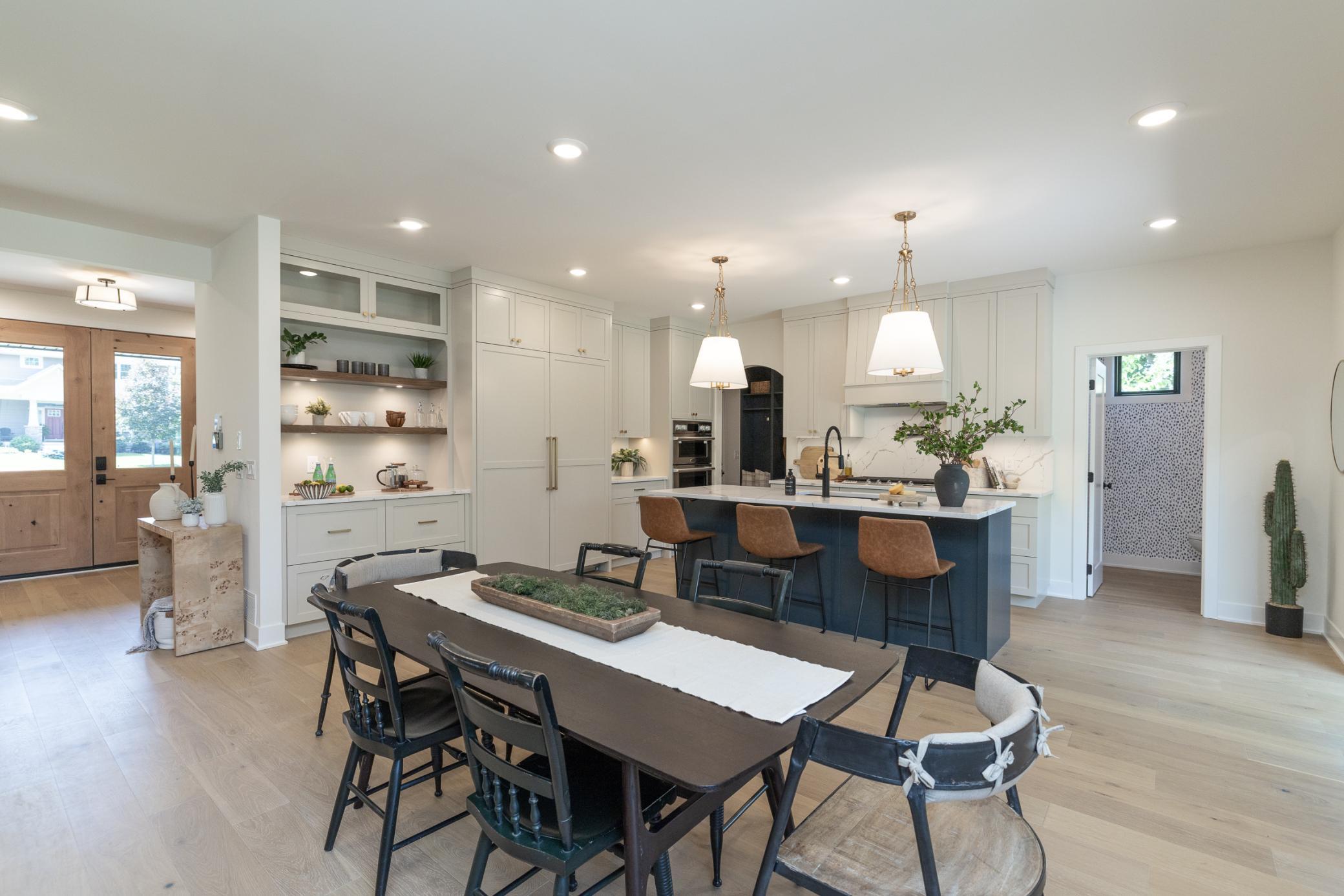 625  Ivy Falls Avenue, Mendota Heights, MN