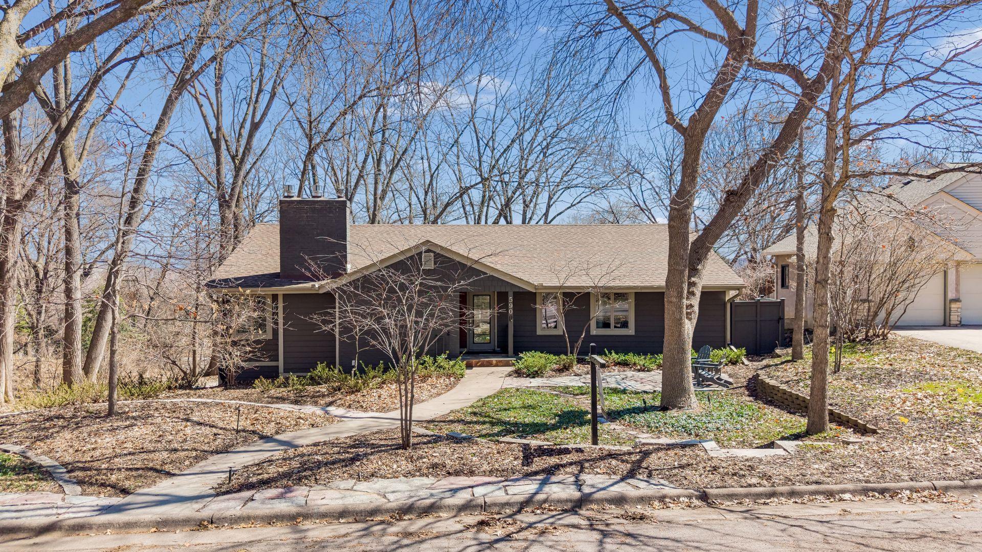 590  Montcalm Place, Saint Paul, MN