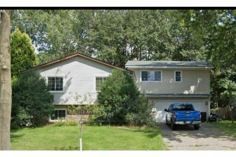 504  Crestview Drive S, Maplewood, MN