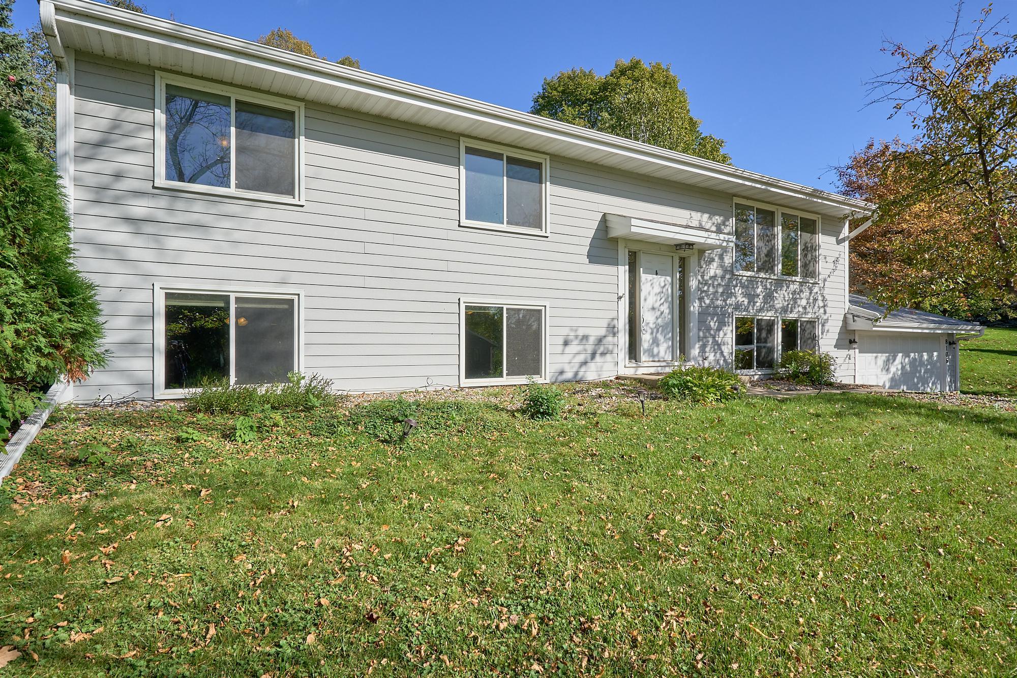 8106  Dakota Lane, Chanhassen, MN