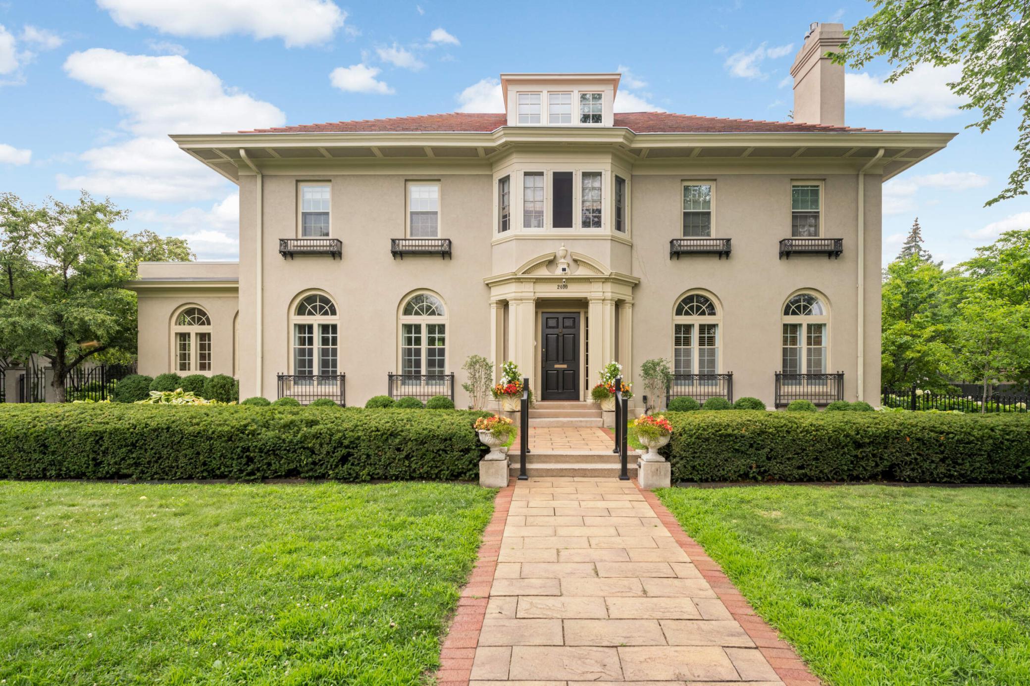 2400  Pillsbury Avenue S, Minneapolis, MN