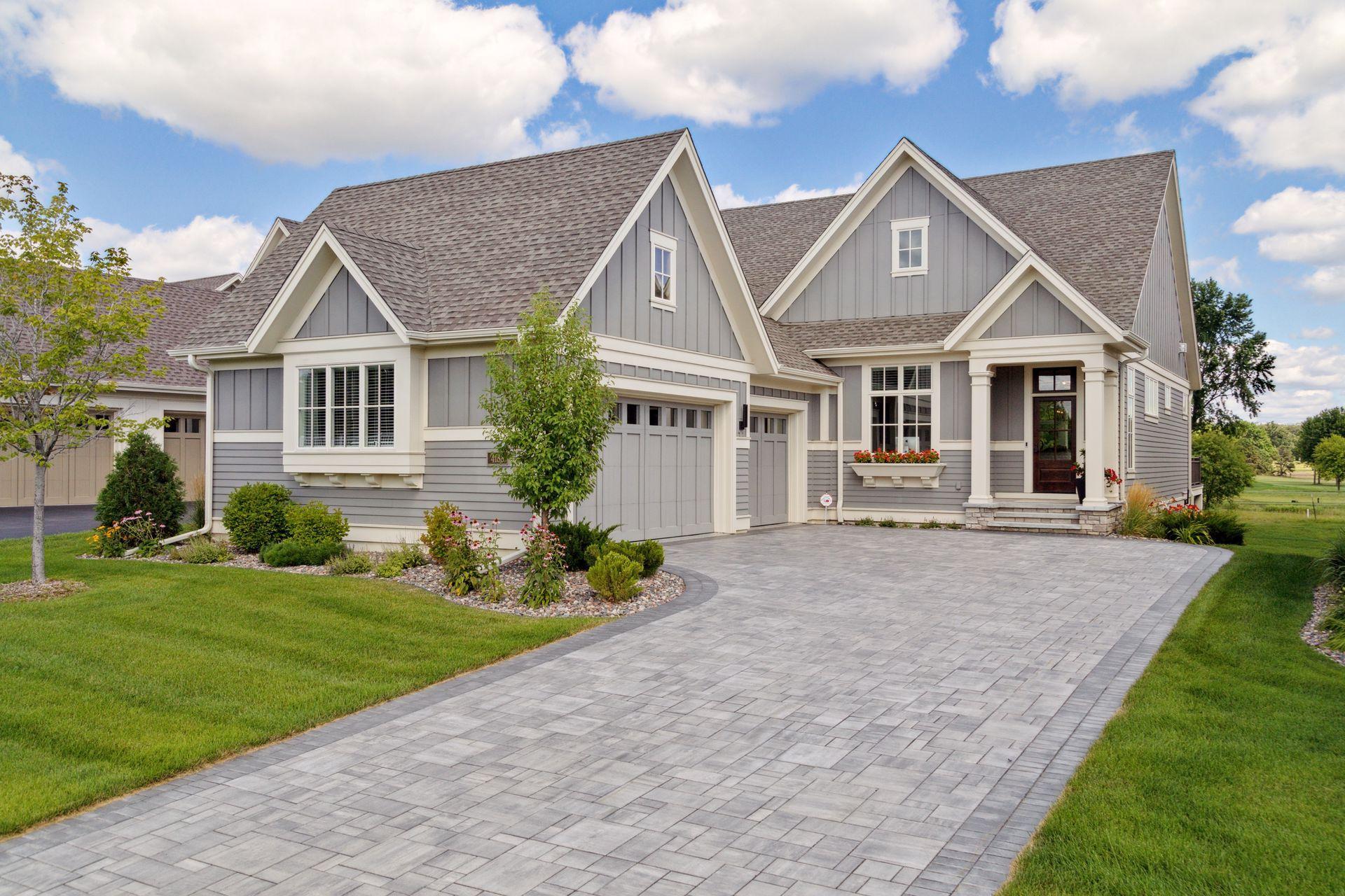 1500  Avienda Lane, Chanhassen, MN