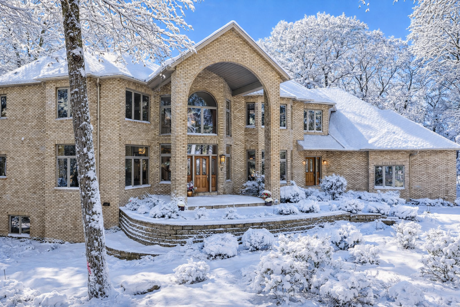 4 W Bay Lane, North Oaks, MN