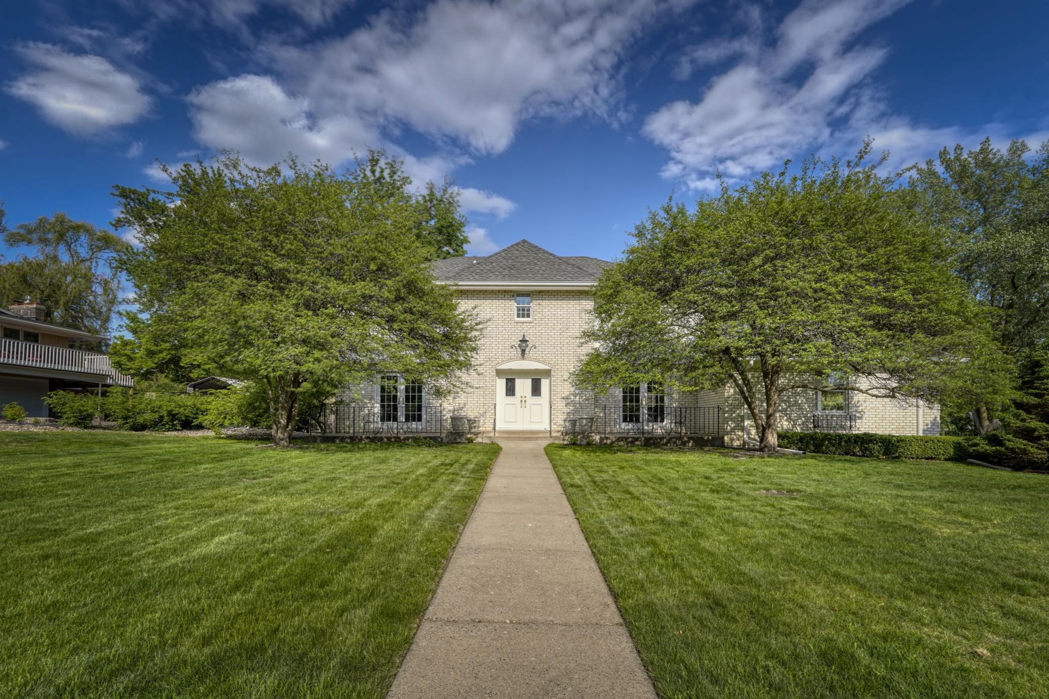 5721  Londonderry Road, Edina, MN