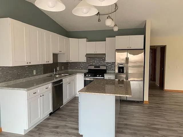 7035  Edenvale Boulevard, Eden Prairie, MN