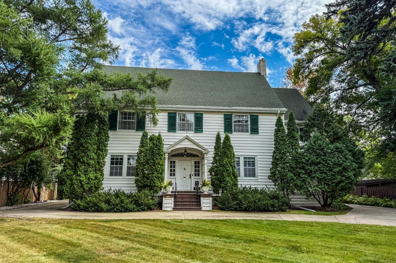 1119  Broadway  N, Fargo, ND