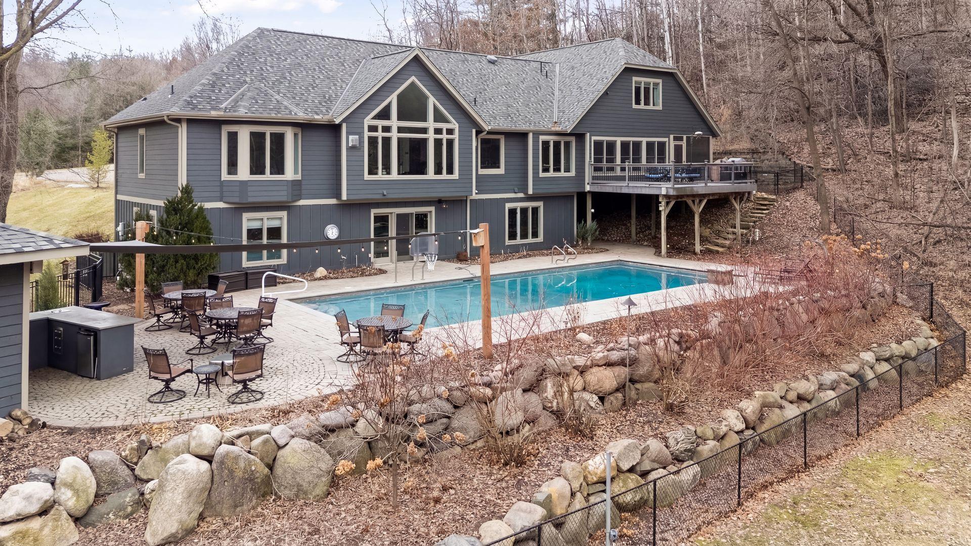 6590  Orchard Ridge Trail, Woodbury, MN