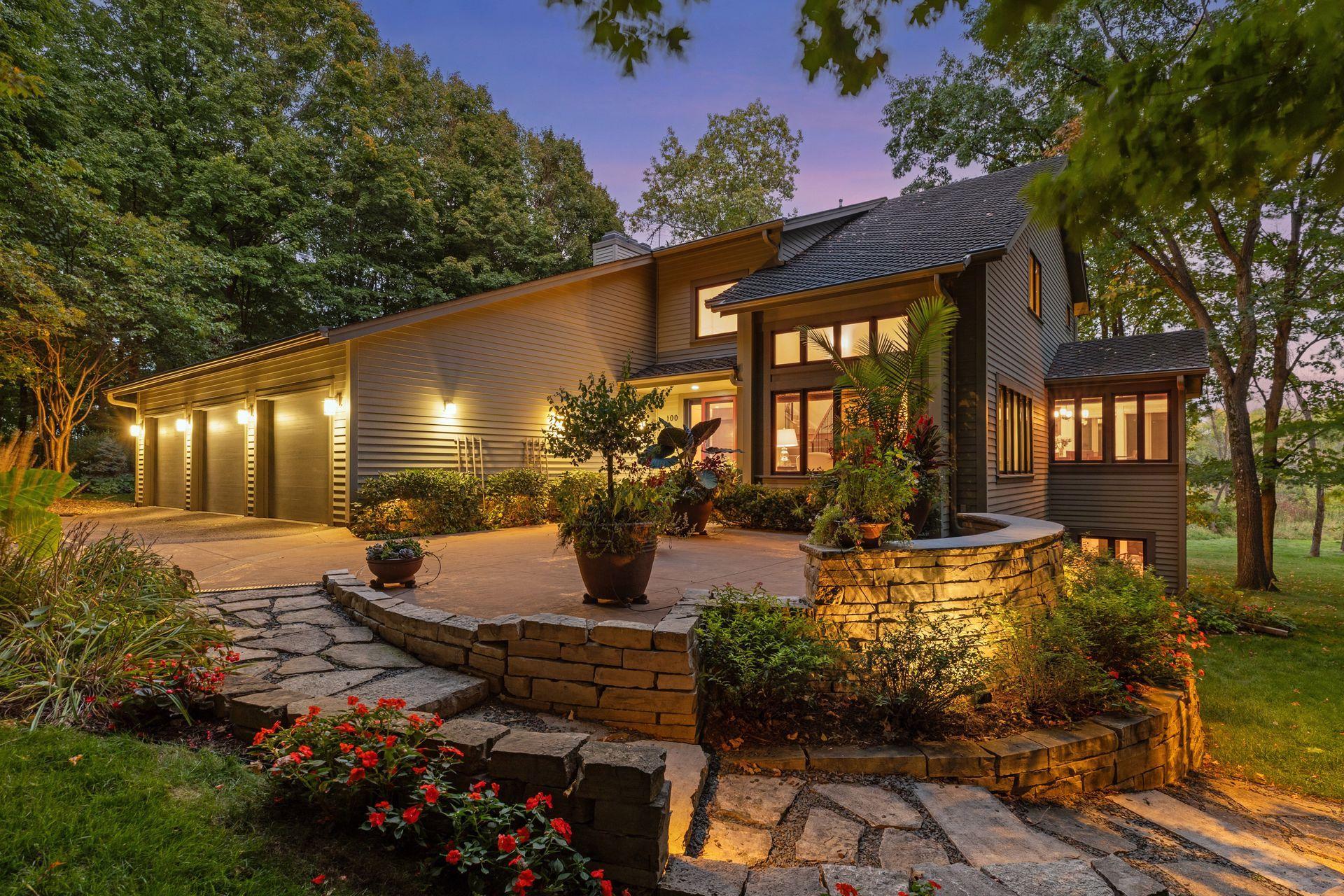 100  Black Oaks Lane N, Plymouth, MN