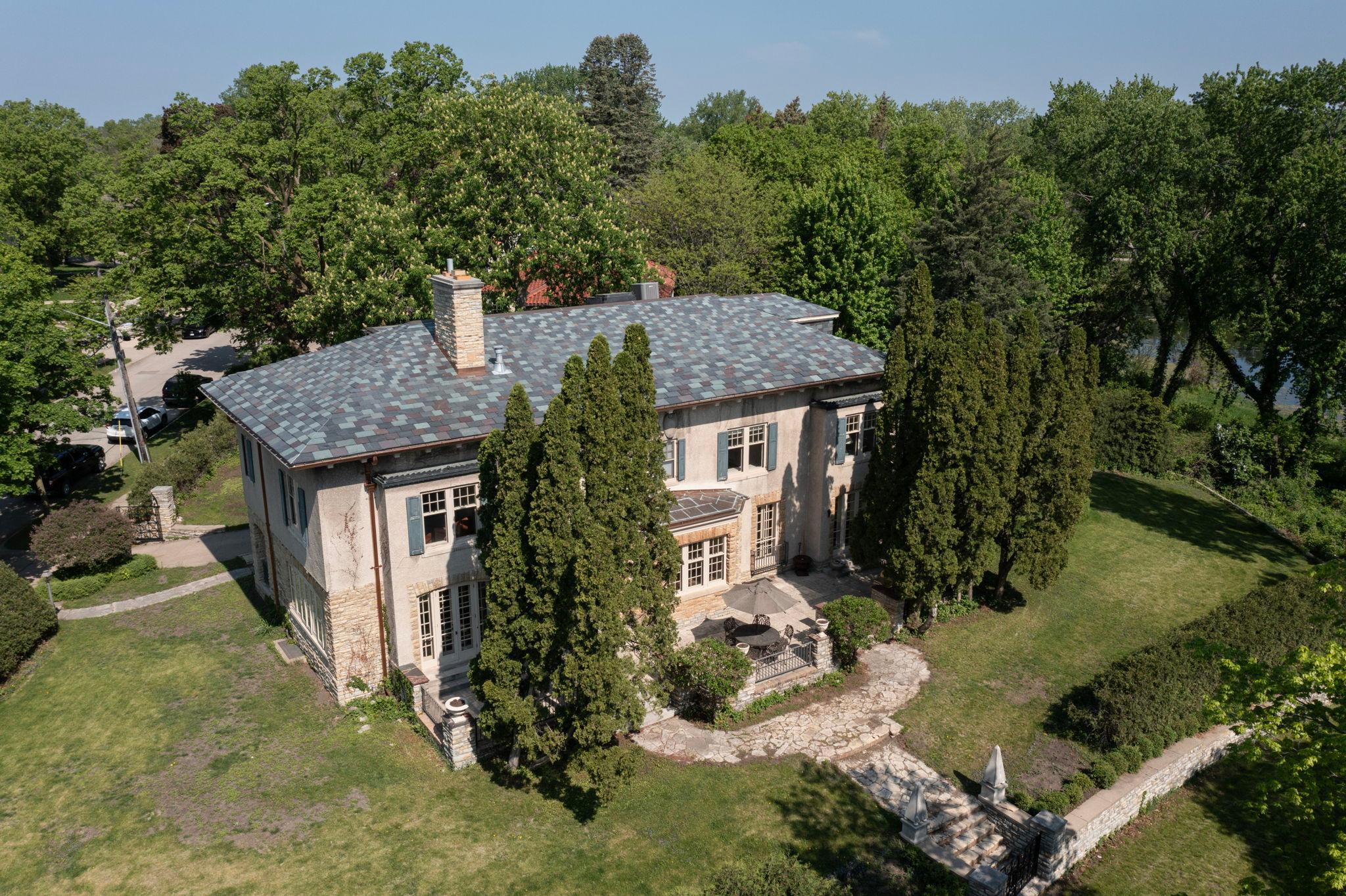 2728  Dean Parkway, Minneapolis, MN