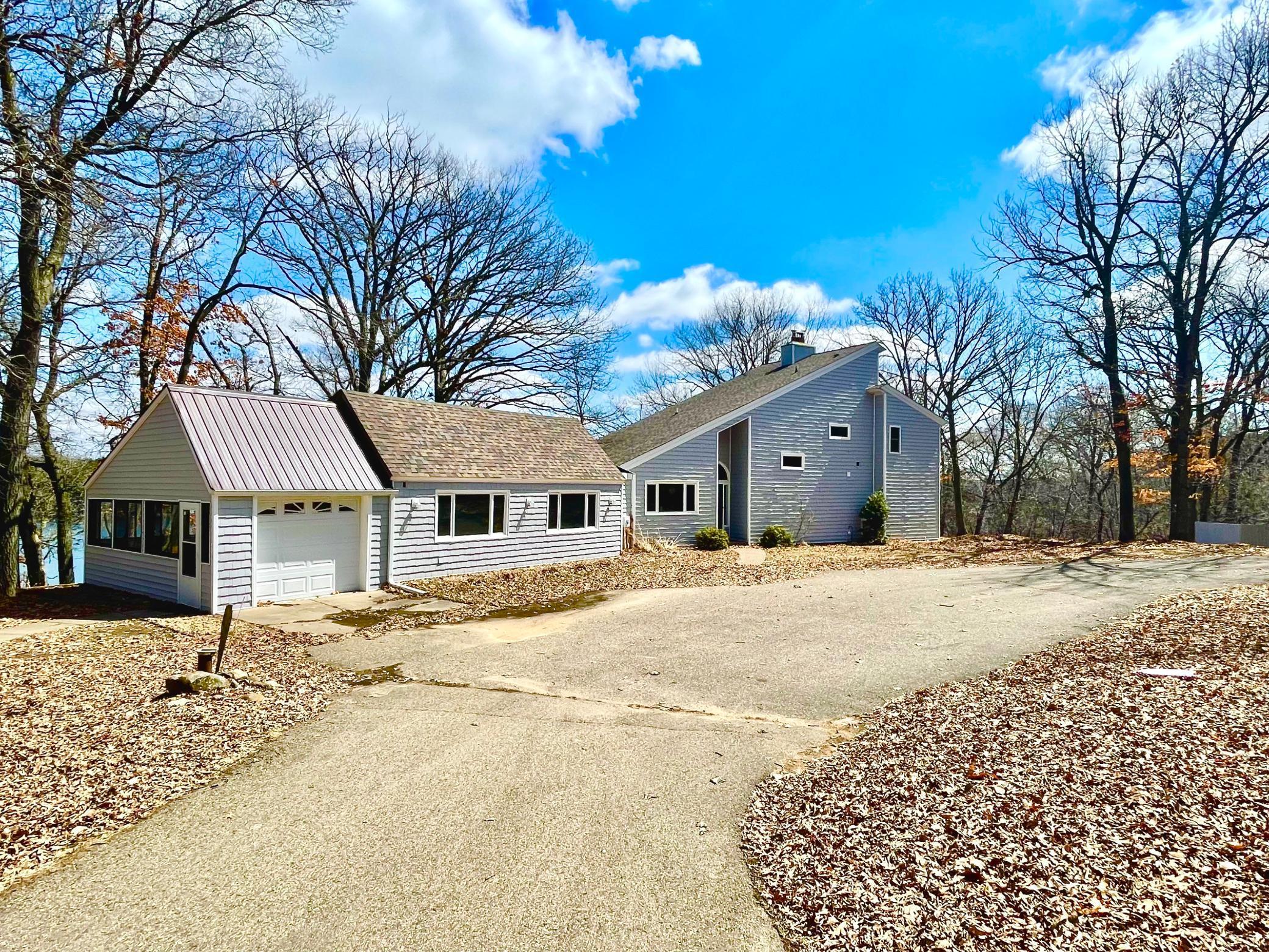 717  Terrier Lane, Saint Joseph Twp, WI Image 1 of 1