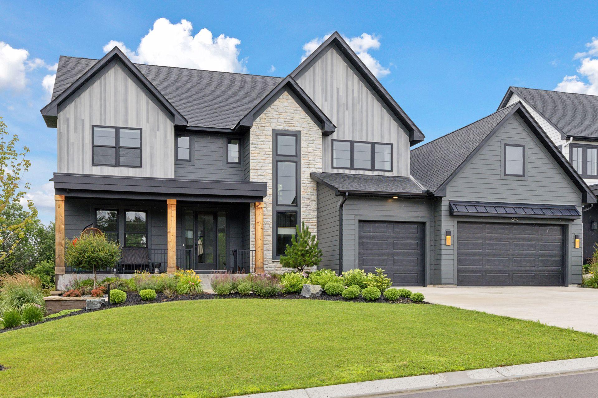 9592  Iron Horse Road, Woodbury, MN