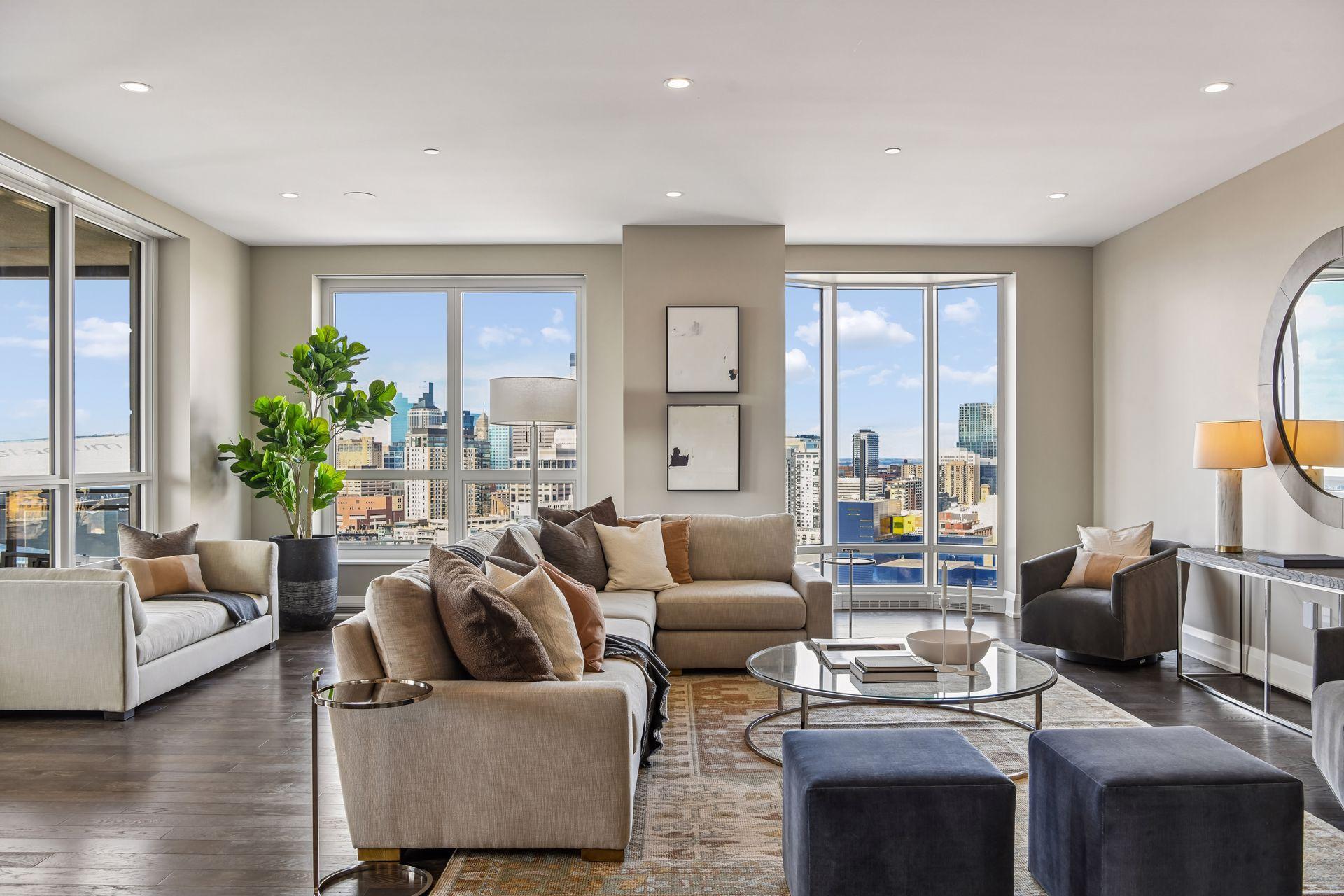 1111 W River Parkway, Minneapolis, MN