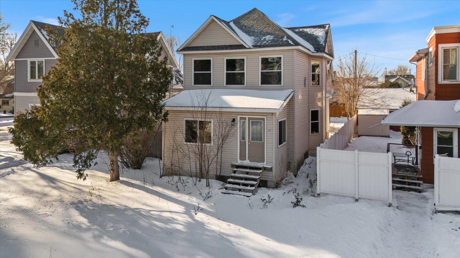 515 S 5th Avenue, Virginia, MN