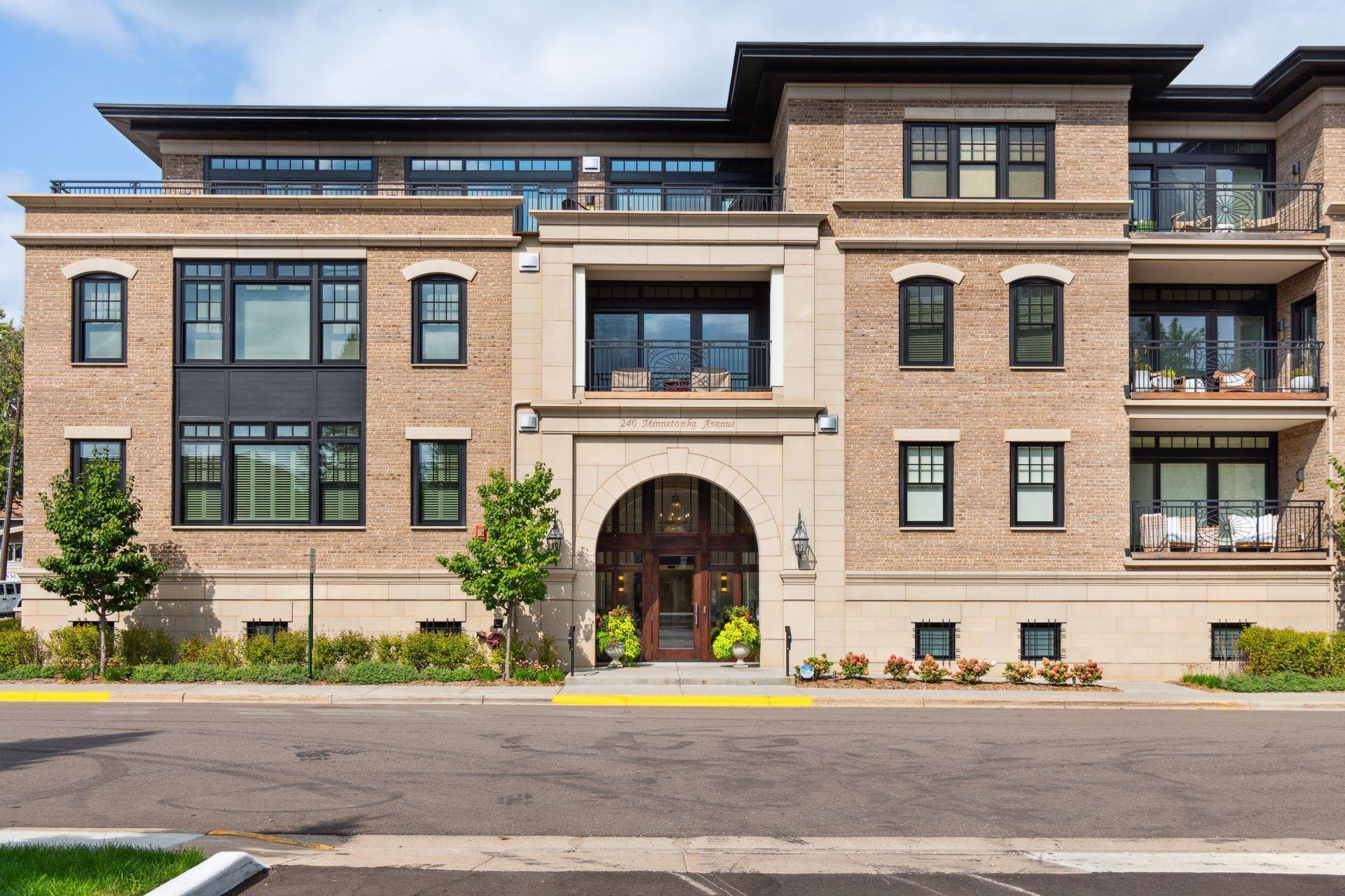 240  Minnetonka Avenue S, Wayzata, MN