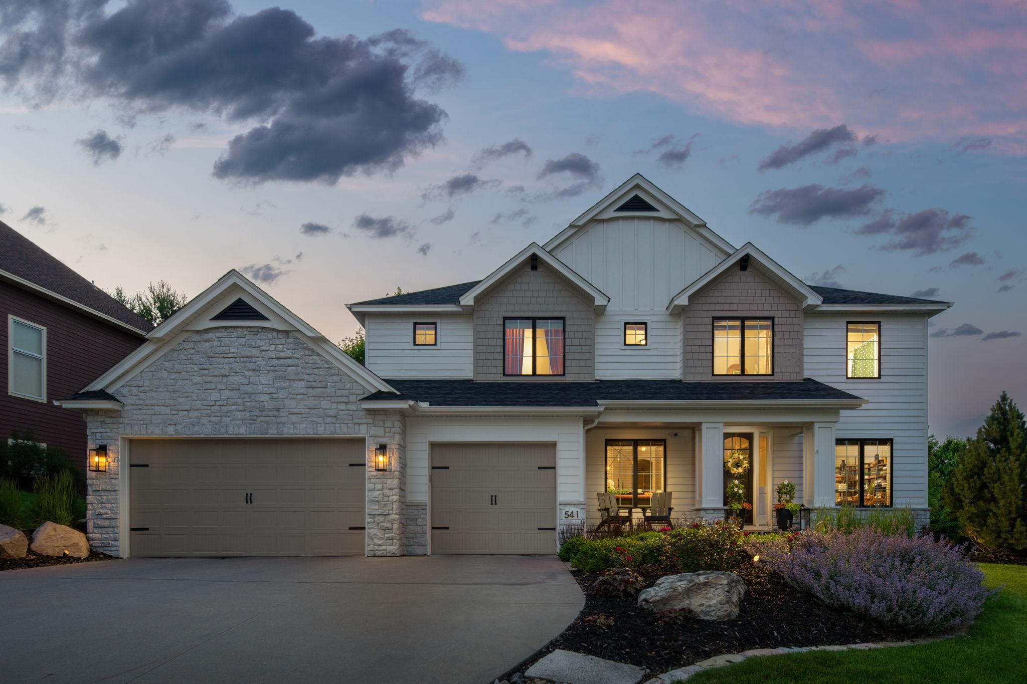 541  Lakeridge Drive, Shoreview, MN