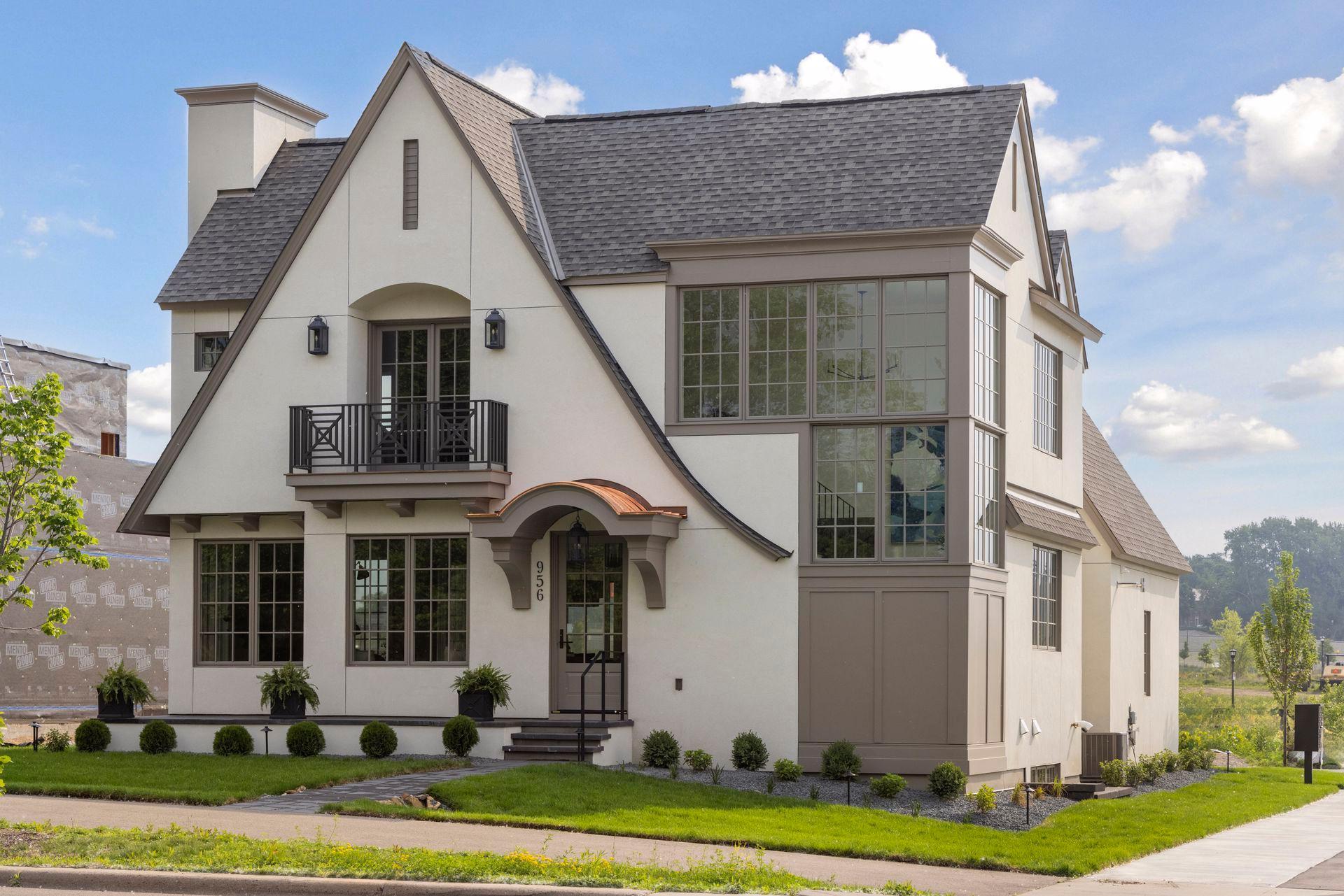 956  Mississippi River Boulevard S, Saint Paul, MN