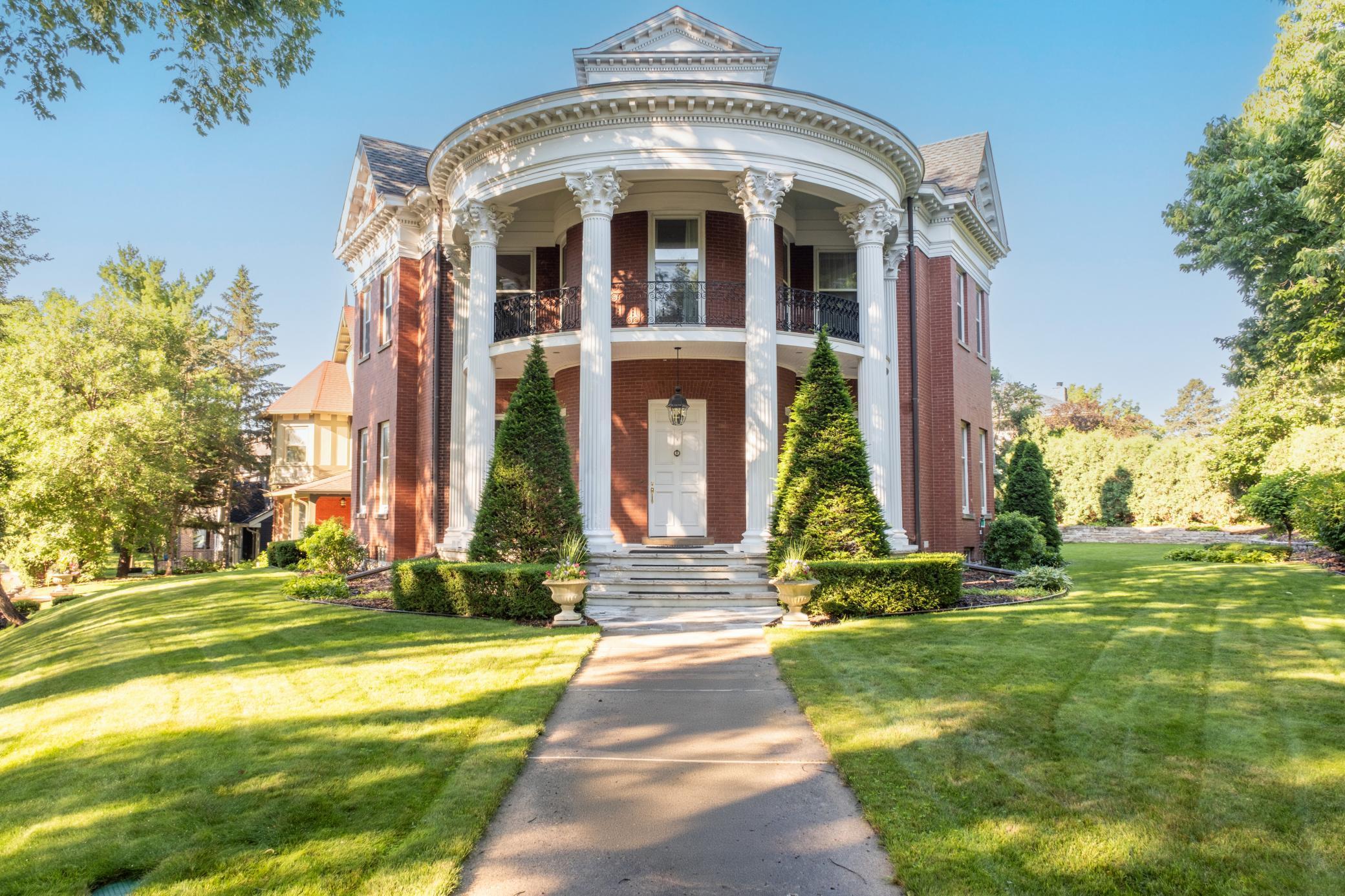 1203  Mount Curve Avenue, Minneapolis, MN