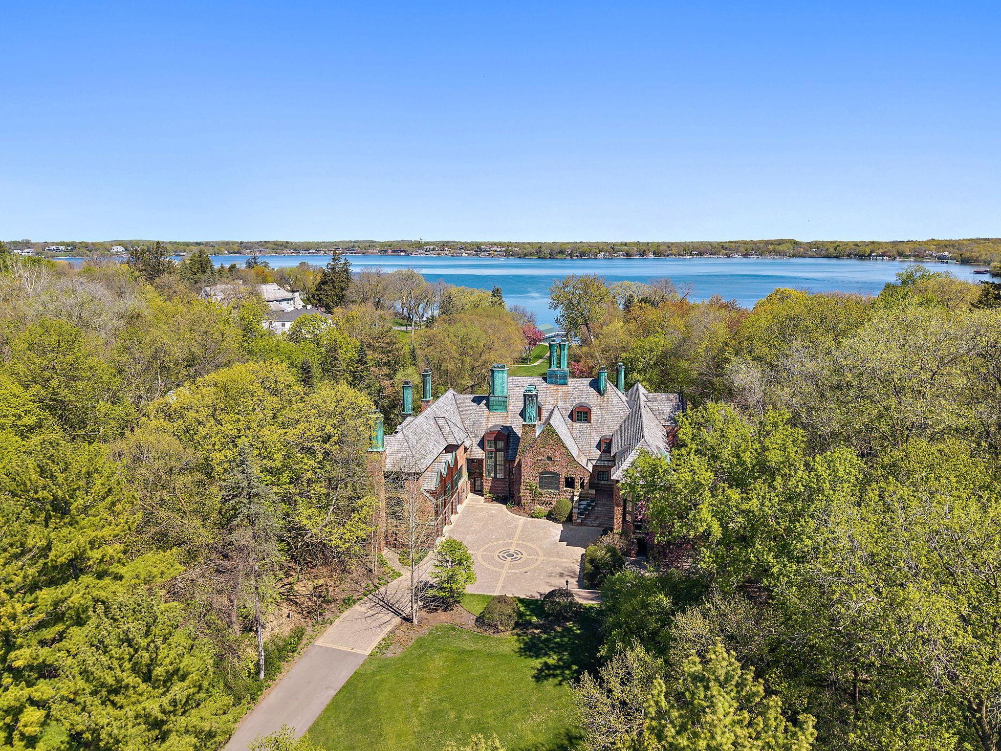 17950  Breezy Point Road, Woodland, MN