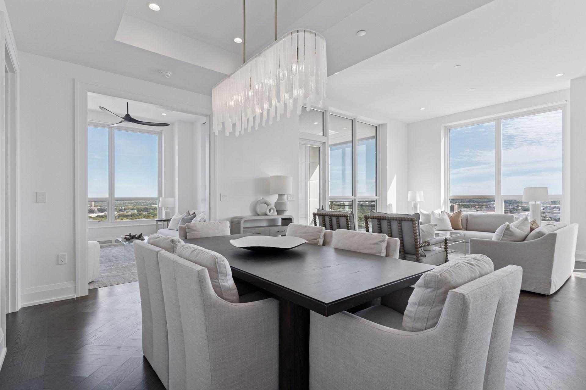 1111 W River Parkway, Minneapolis, MN