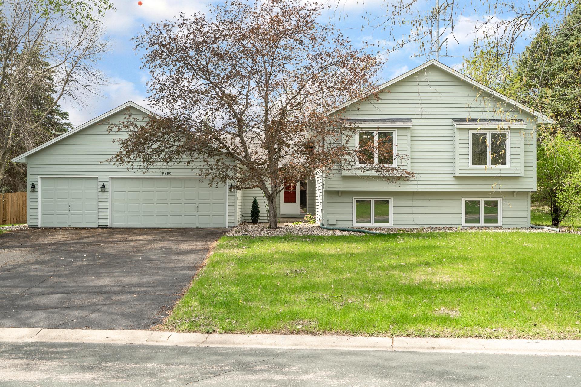 9850  Laguna Circle, Eden Prairie, MN