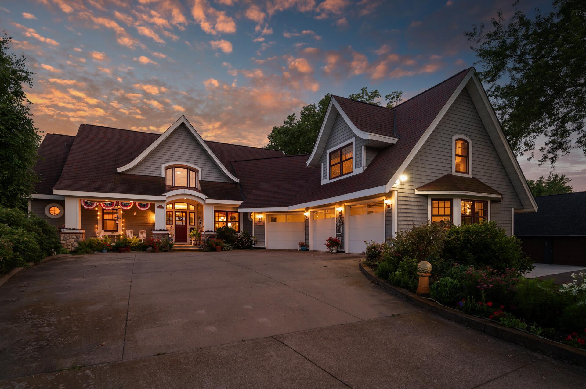 6851 N Shore Trail N, Forest Lake, MN