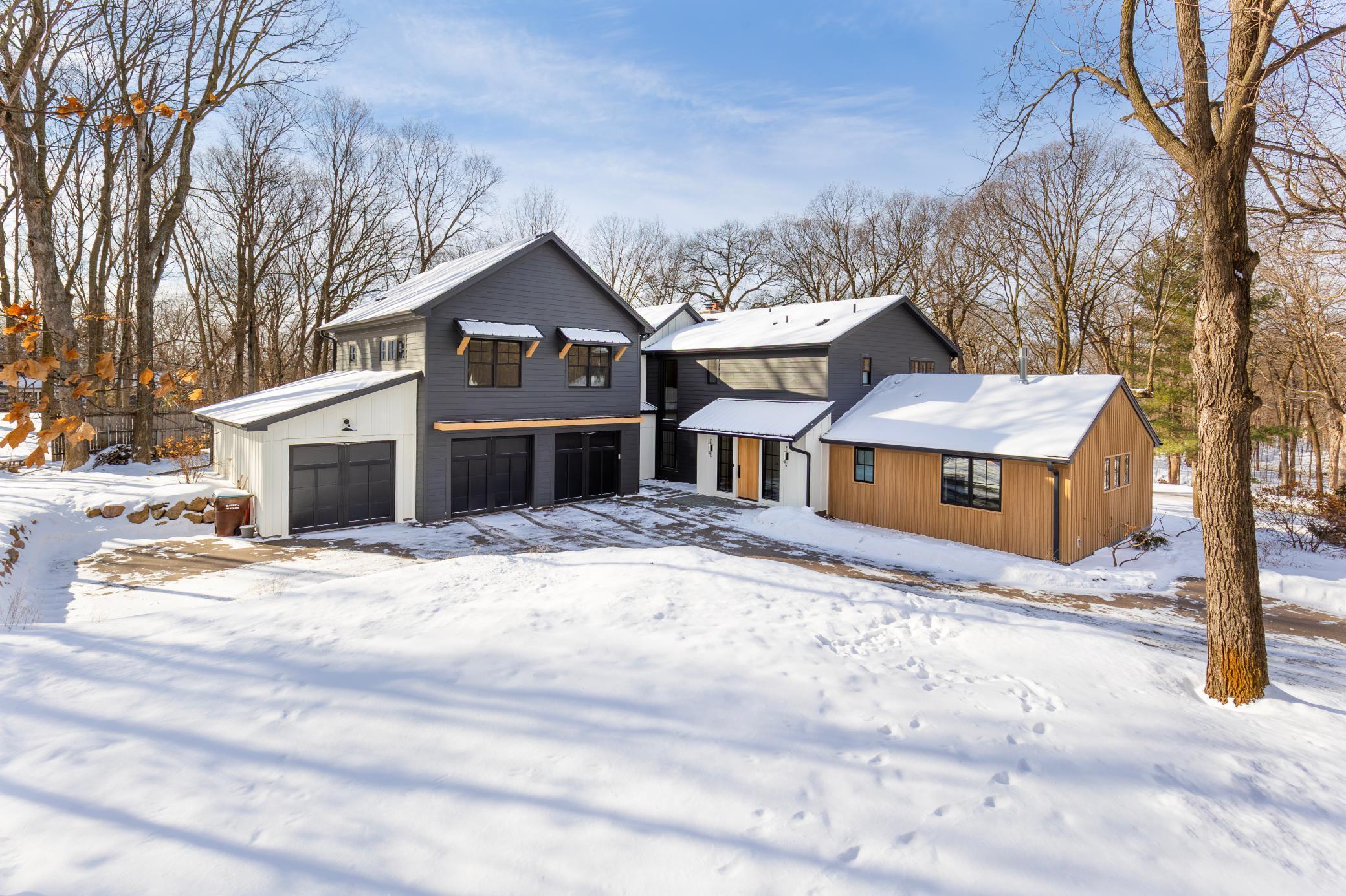 3605  Parkway Street, Deephaven, MN