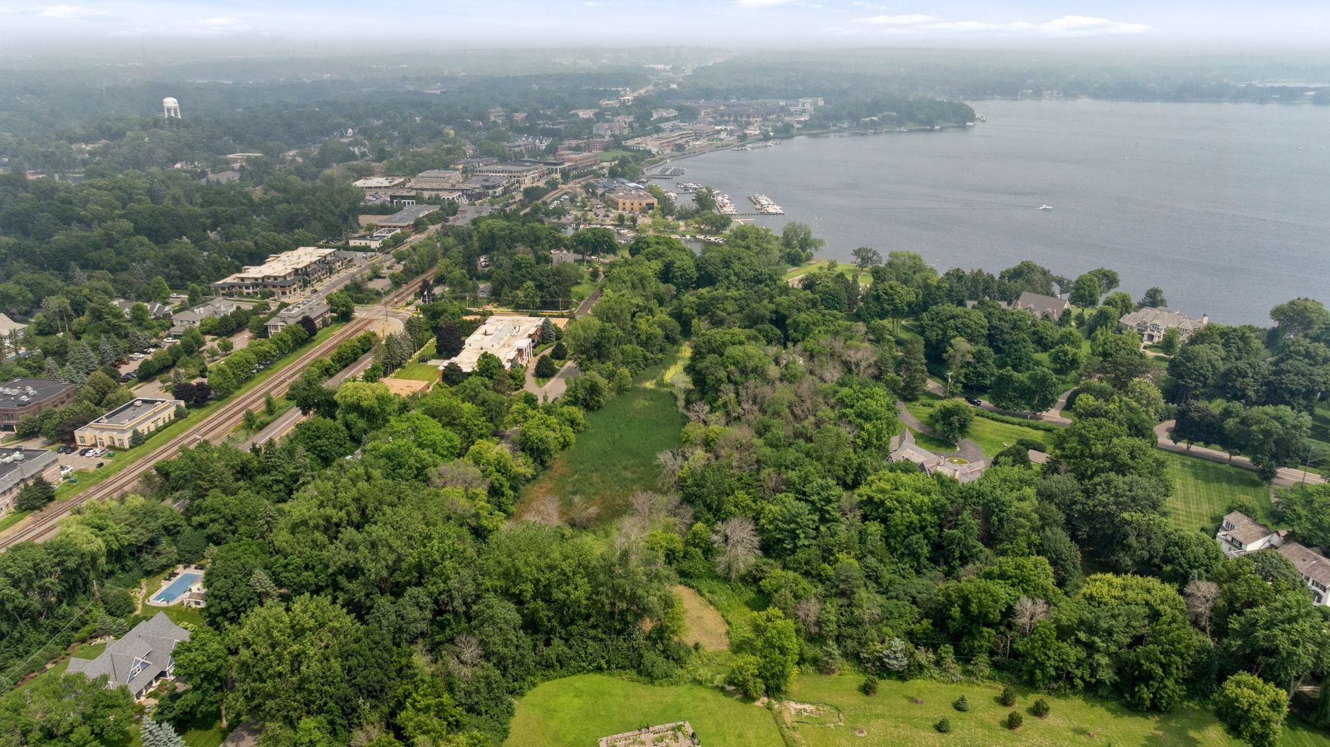 128  Peavey Lane, Wayzata, MN